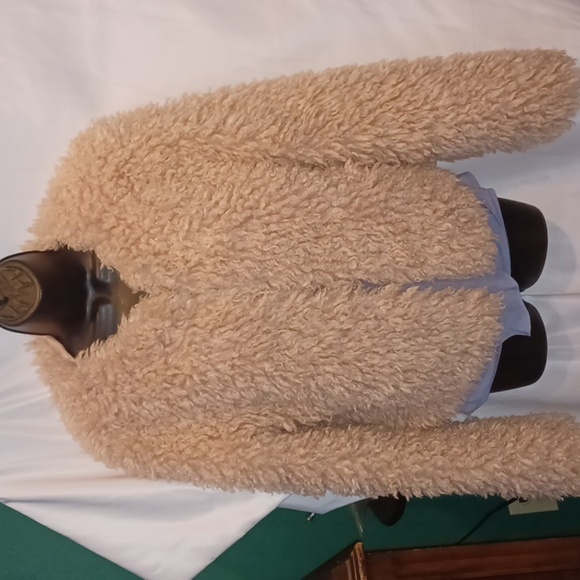 UGG LORRENA FAUX FUR JACKET NWT Large, creamy pink - Picture 2 of 8